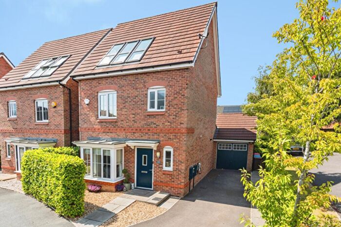 4 Bedroom Detached House For Sale In Thorne Crescent, Manchester, M28