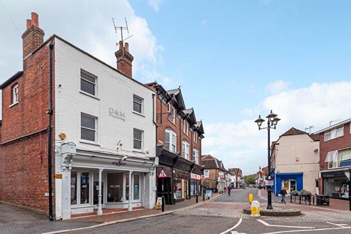 Apartment To Rent In High Street, Godalming, GU7
