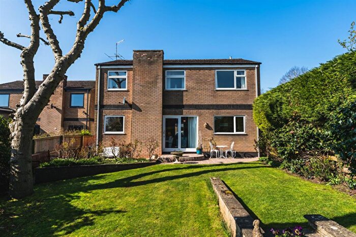 4 Bedroom Detached House For Sale In Causeway Glade, Sheffield, S17