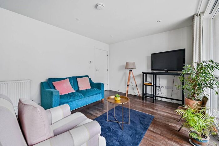 1 Bedroom Flat To Rent In Wadeson Street, Bethnal Green, London, E2