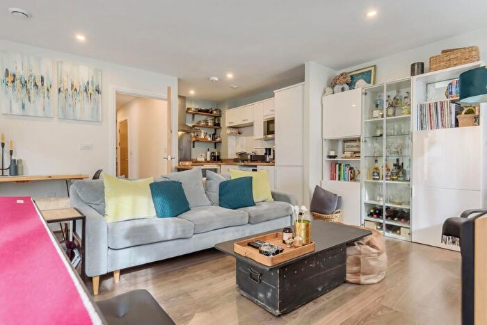 2 Bedroom Flat To Rent In Freeman House, George Mathers Road, SE11