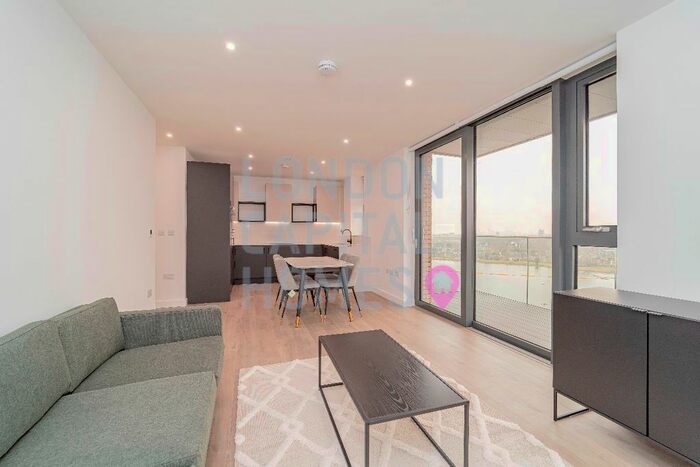 2 Bedroom Flat To Rent In Willowbrook House, Woodberry Down, London, N4