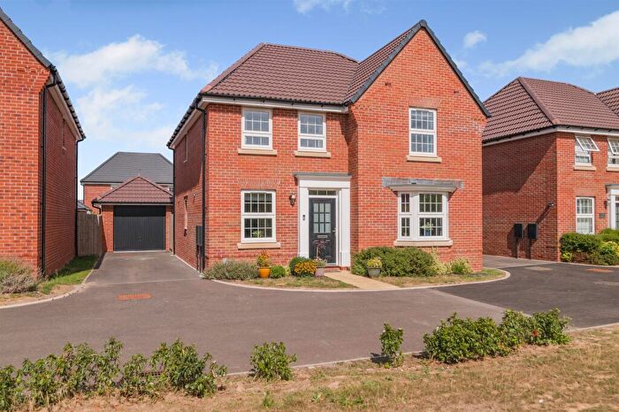 4 Bedroom Detached House For Sale In Kestrel Close, Newent, GL18