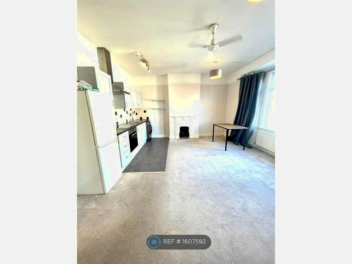 2 Bedroom Flat To Rent In Kingston Road, London, SW19