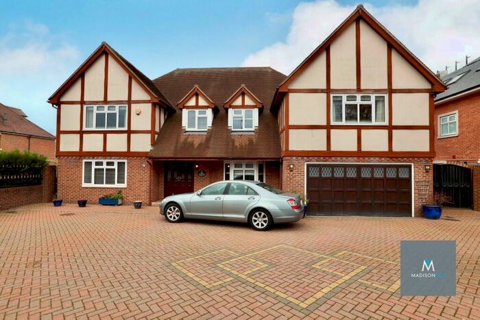 5 Bedroom Detached House To Rent In Manor Road, Chigwell, Essex, IG7