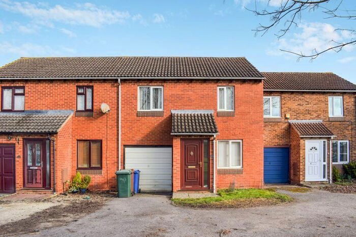 3 Bedroom Semi-Detached House To Rent In Flatford Place, Kidlington, OX5