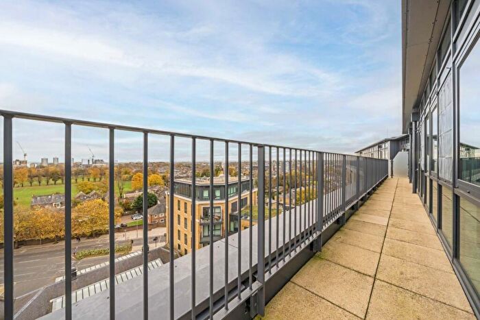 2 Bedroom Flat For Sale In Heritage Walk, Kingston Upon Thames, KT1