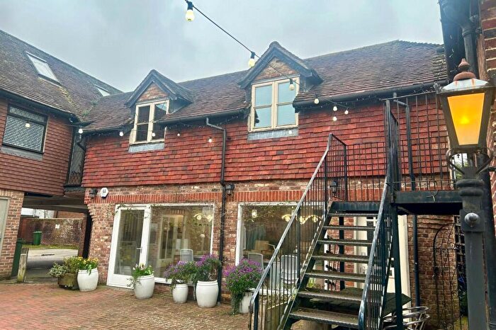 1 Bedroom Apartment To Rent In High Street, Petersfield, Hampshire, GU32