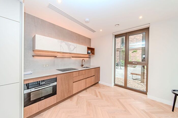1 Bedroom Flat To Rent In Hampton House, Michael Road, SW6