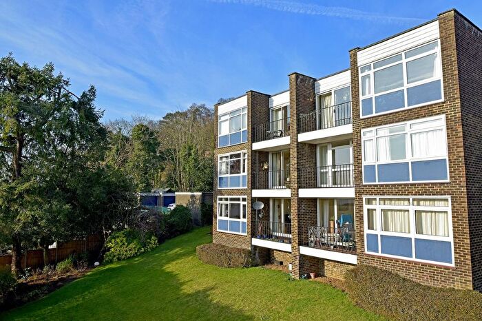 2 Bedroom Flat For Sale In Godalming, Surrey, GU7