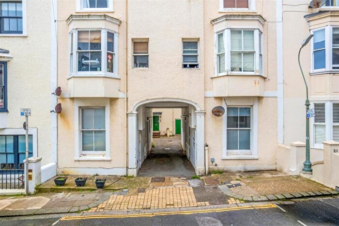 1 Bedroom Apartment For Sale In Farm Road, Hove, BN3