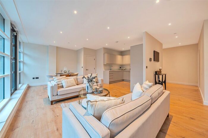 1 Bedroom Flat For Sale In Woking, Surrey, GU21