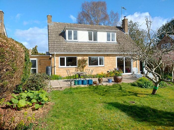 4 Bedroom Link Detached House For Sale In London Road, Fairford, GL7