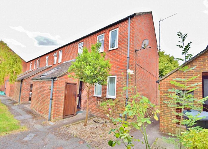 3 Bedroom End Of Terrace House To Rent In Stanmore, SO22