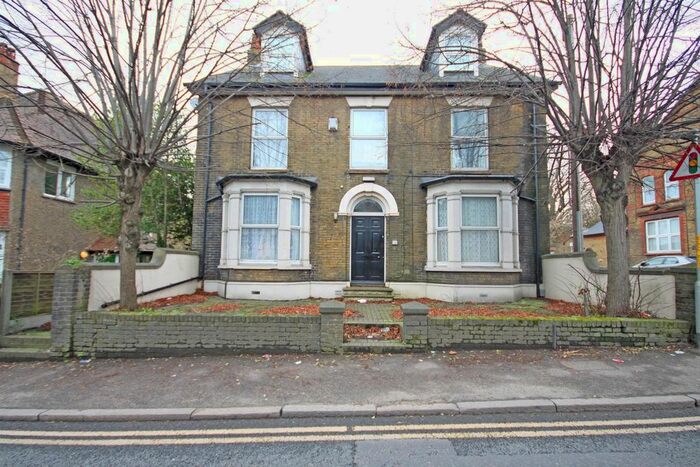 2 Bedroom Flat To Rent In Wilton Terrace, London Road, Sittingbourne, ME10