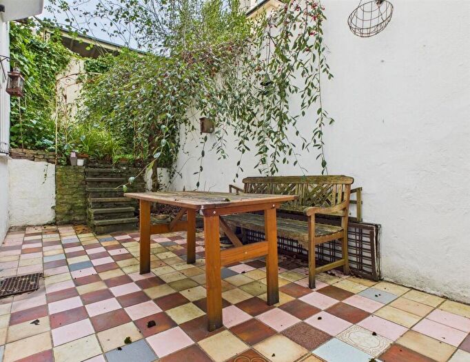 2 Bedroom Flat To Rent In Leopold Road, Brighton, BN1