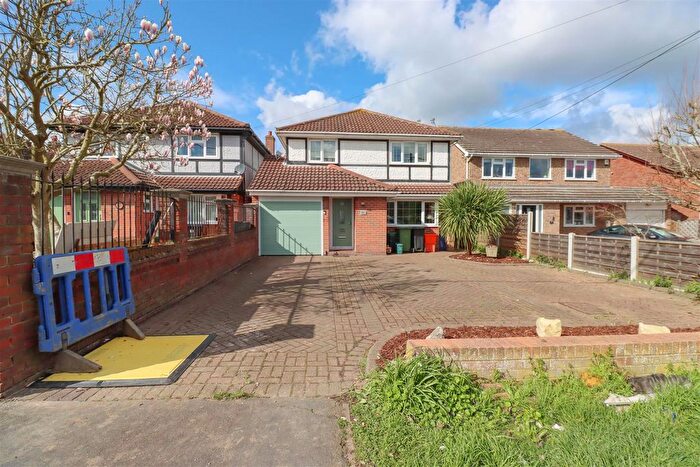 4 Bedroom Detached House For Sale In Hill Avenue, Wickford, SS11