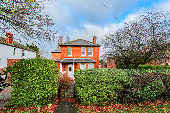 4 Bedroom Detached House For Sale In Finedon Road, Irthlingborough, NN9