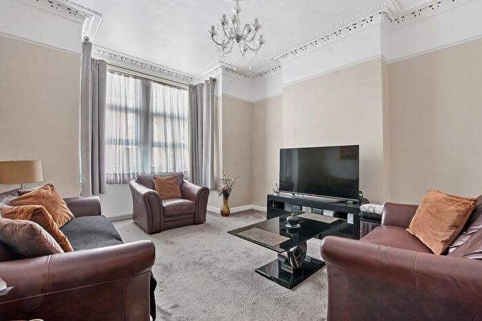 5 Bedroom Terraced House For Sale In Rockhall Road, London, NW2
