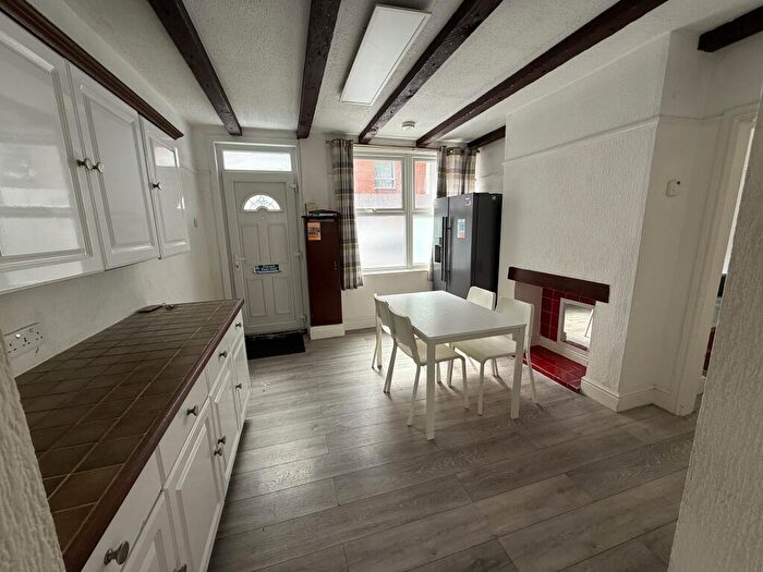 4 Bedroom Semi-Detached House To Rent In Priory Street / Bedroom / Student Home /, NG7