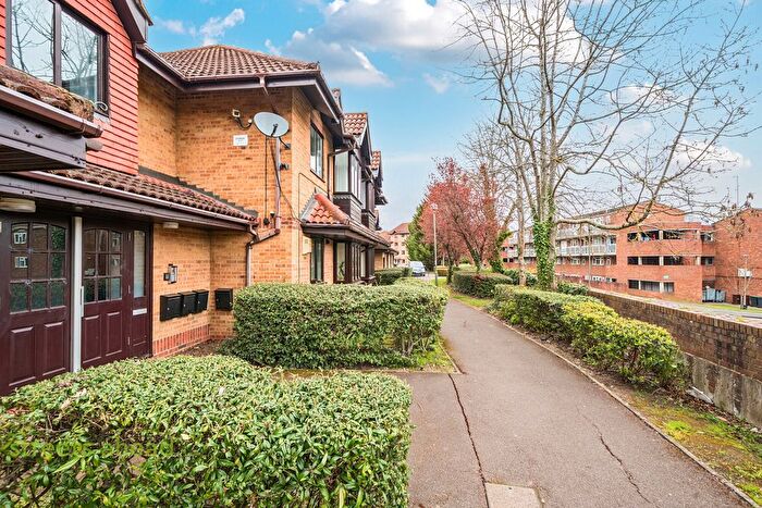 1 Bedroom Flat To Rent In Thicket Grove, London, SE20