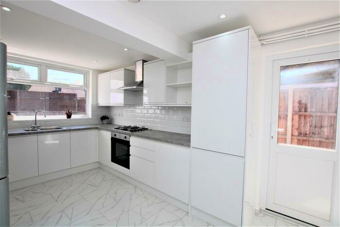 5 Bedroom House To Rent In Ravenshurst Avenue, Hendon, NW4