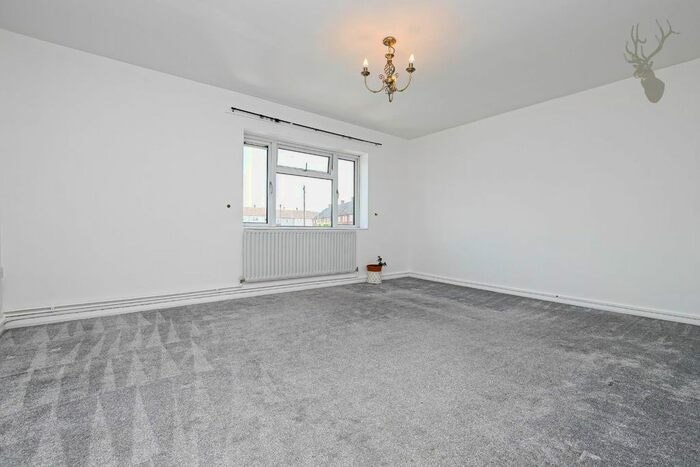 1 Bedroom Flat To Rent In Chandler Road, Loughton, Essex, IG10