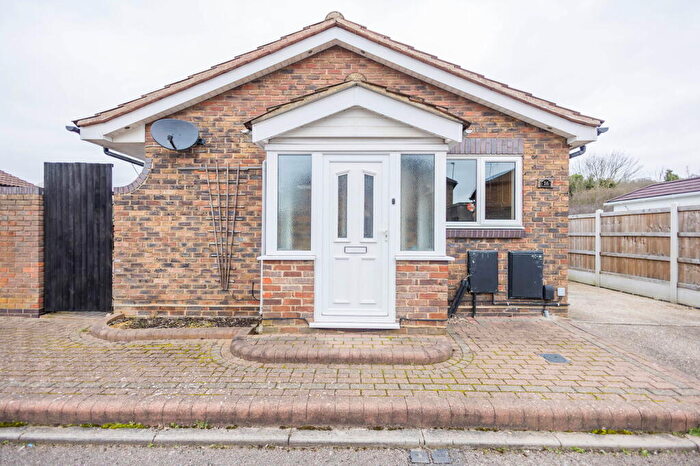 2 Bedroom Detached Bungalow For Sale In Cashmere Way, Basildon, SS16
