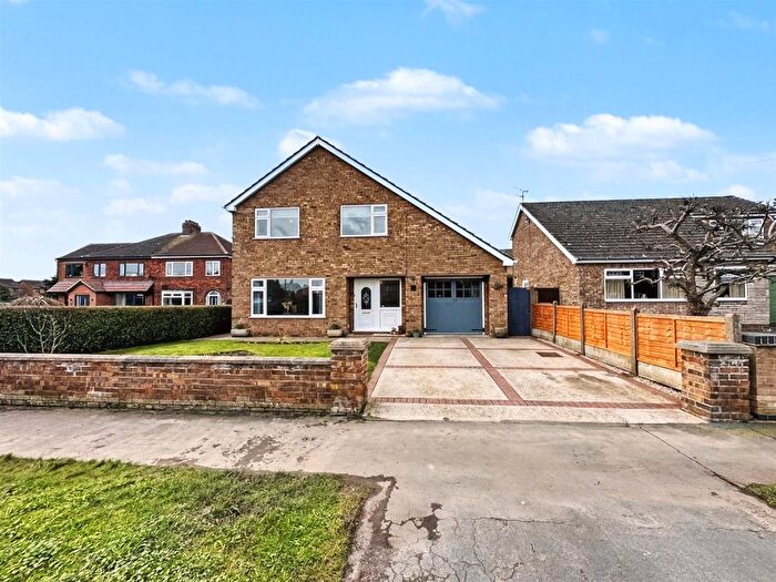 3 Bedroom Detached House For Sale In North Street, Winterton, DN15