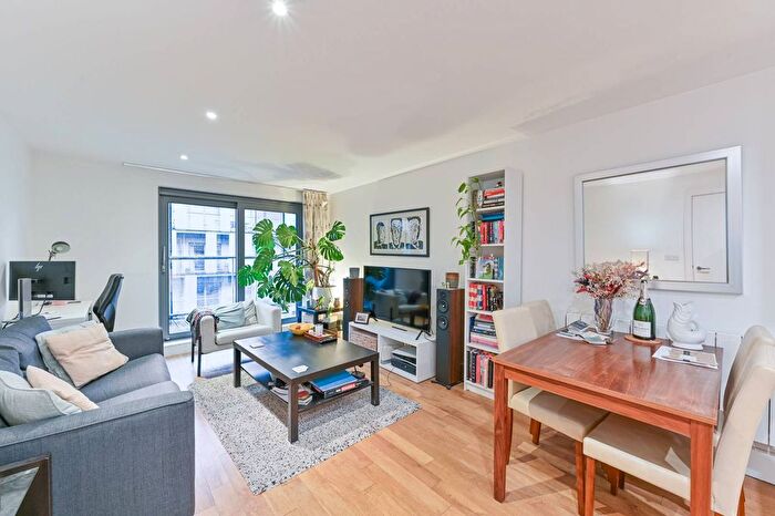 2 Bedroom Flat To Rent In West Carriage House, Woolwich Riverside, London, SE18