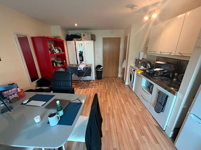 Studio To Rent In Long Lane, London, SE1