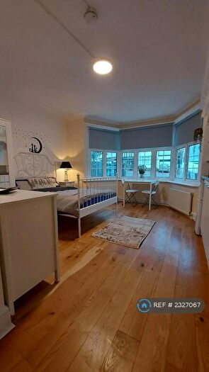 Studio To Rent In Sinclair Grove, London, NW11