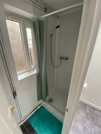 6 Bedroom Terraced House To Rent In Broadway, Treforest, CF37