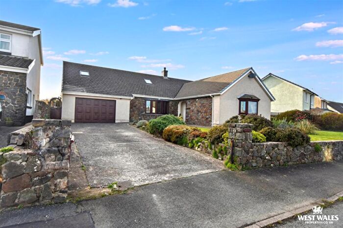 4 Bedroom Detached Bungalow For Sale In Osborn Park, Neyland, Milford Haven, SA73
