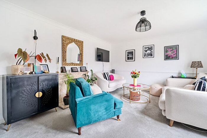 3 Bedroom Semi-Detached House For Sale In Weir Road, Hampshire, RG27
