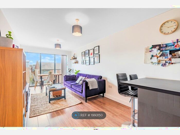 2 Bedroom Flat To Rent In Gordon Road, London, SE15