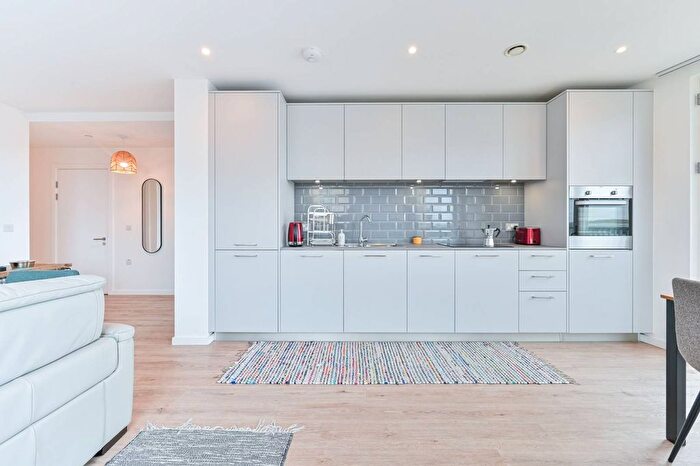 2 Bedroom Flat For Sale In Waterline Way, Deptford, London, SE8