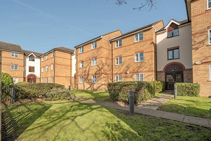 2 Bedroom Flat For Sale In Beaufort Close, London, E4