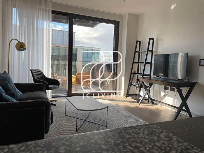 2 Bedroom Flat To Rent In Legacy Building, SW11