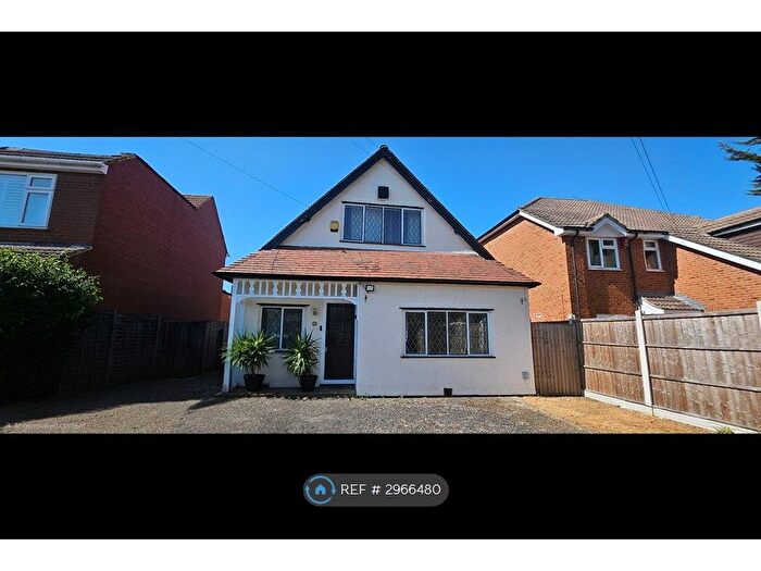 3 Bedroom Detached House To Rent In London Road, Slough, SL3