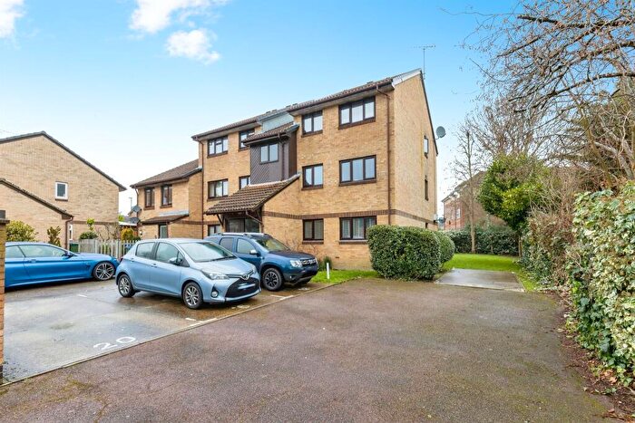 2 Bedroom Flat For Sale In Manor Fields, Horsham, RH13