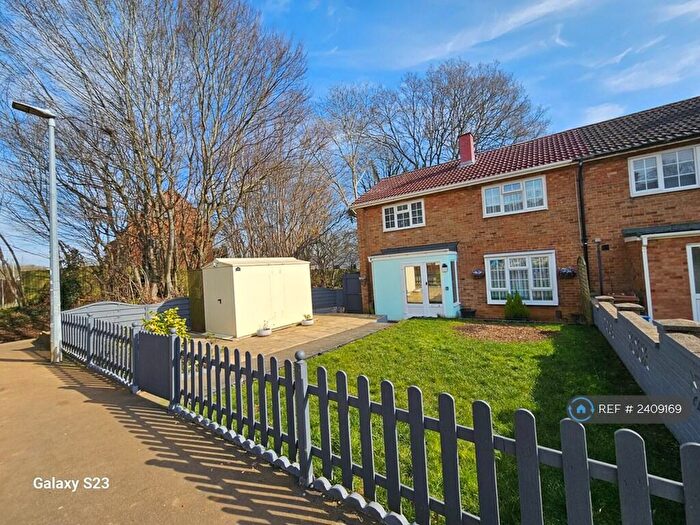 3 Bedroom End Of Terrace House To Rent In Edgeworth Close, Stevenage, SG2