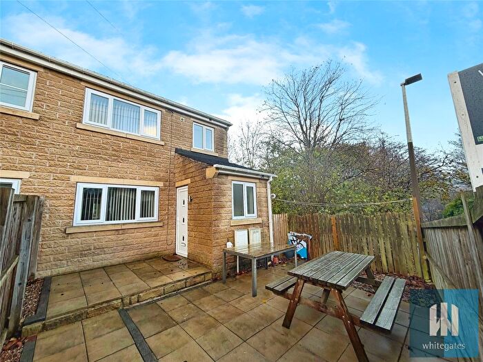 6 Bedroom Semi Detached House To Rent In Bellcote Drive, Moldgreen, Huddersfield, HD5