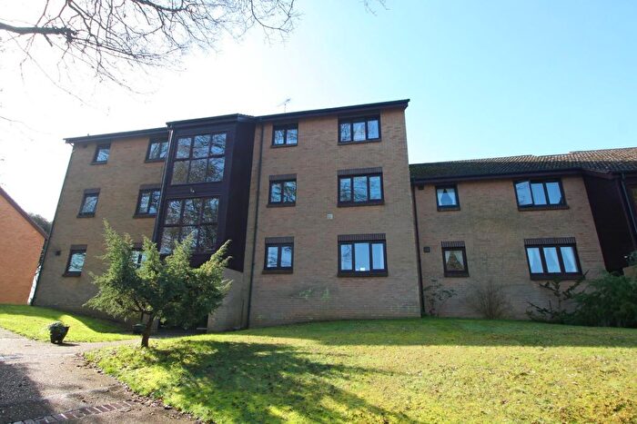 3 Bedroom Flat For Sale In Victoria Road, Netley Abbey, Southampton, SO31