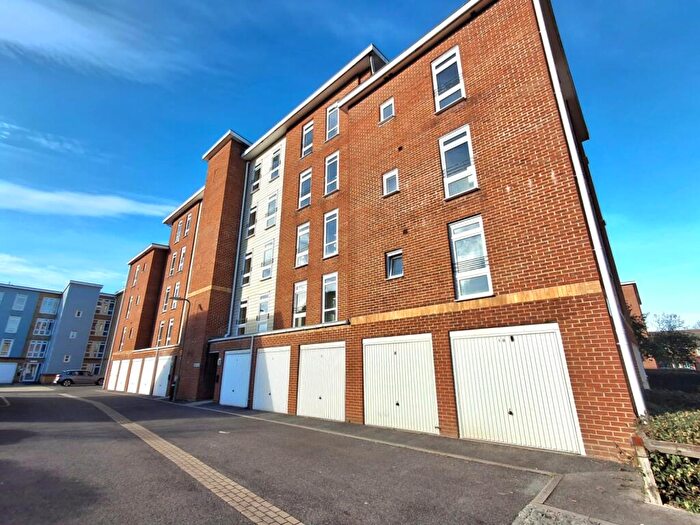 2 Bedroom Flat To Rent In Little Hackets, Havant, PO9