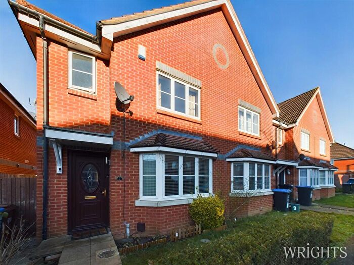 3 Bedroom End Of Terrace House To Rent In Purdom Road, Welwyn Garden City, AL7