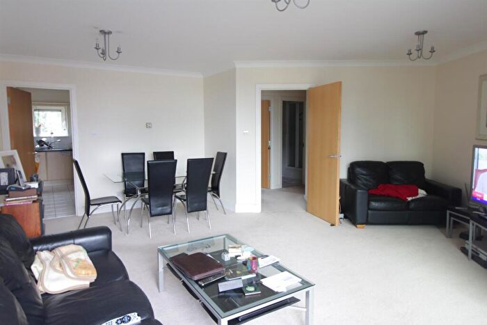2 Bedroom Flat To Rent In Boardwalk Place, Canary Wharf, E14