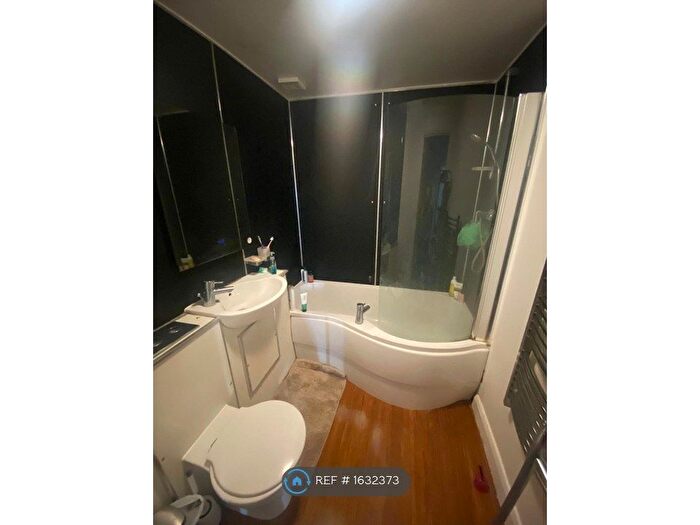 1 Bedroom Flat To Rent In Cabot Court, Bristol, BS2