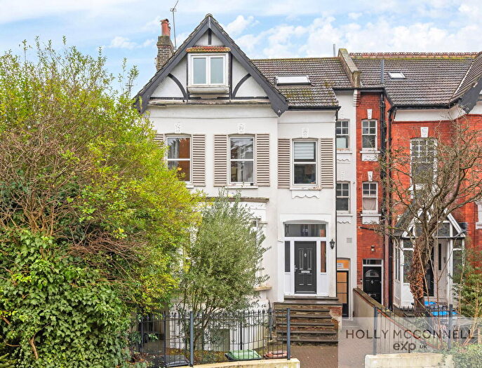 2 Bedroom Flat For Sale In Birdhurst Rise, South Croydon, CR2