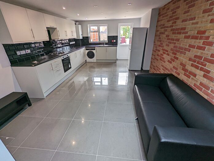 6 Bedroom Terraced House To Rent In De Beauvoir Road, Reading, RG1